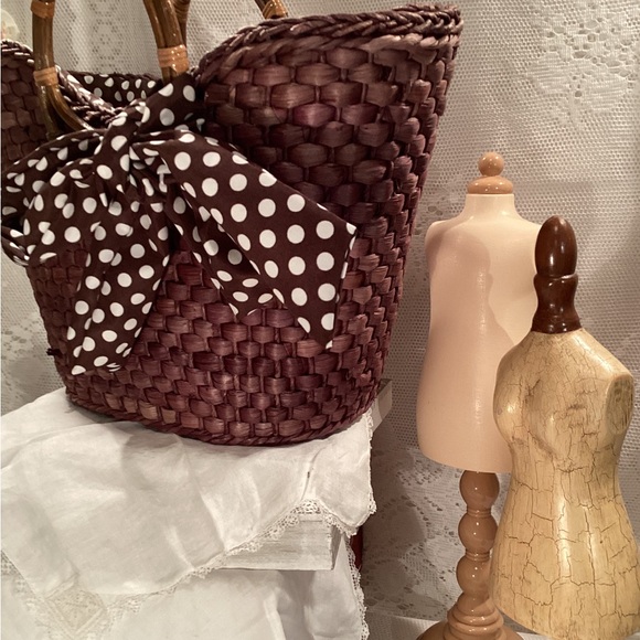 Straw Studios Woven Beach Tote Scalloped Top Sand Cover, Lined,Rattan Handle Lg - Picture 2 of 16